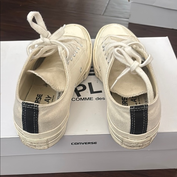 Comme des Garçons PLAY x Converse Chuck Taylor Low - Cream with Red Heart - Picture 4 of 4